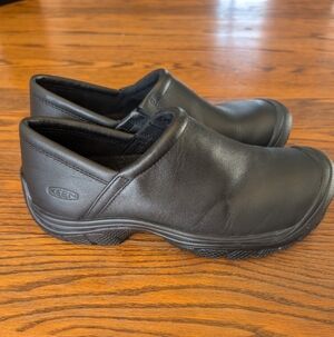 KEEN Men's Black Leather Slip-On Work Shoes Size 10 Non-Slip Casual Round Toe